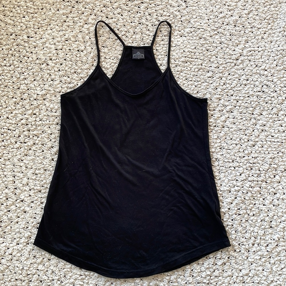 🖤 Angie Racerback V-Neck Cami 🖤